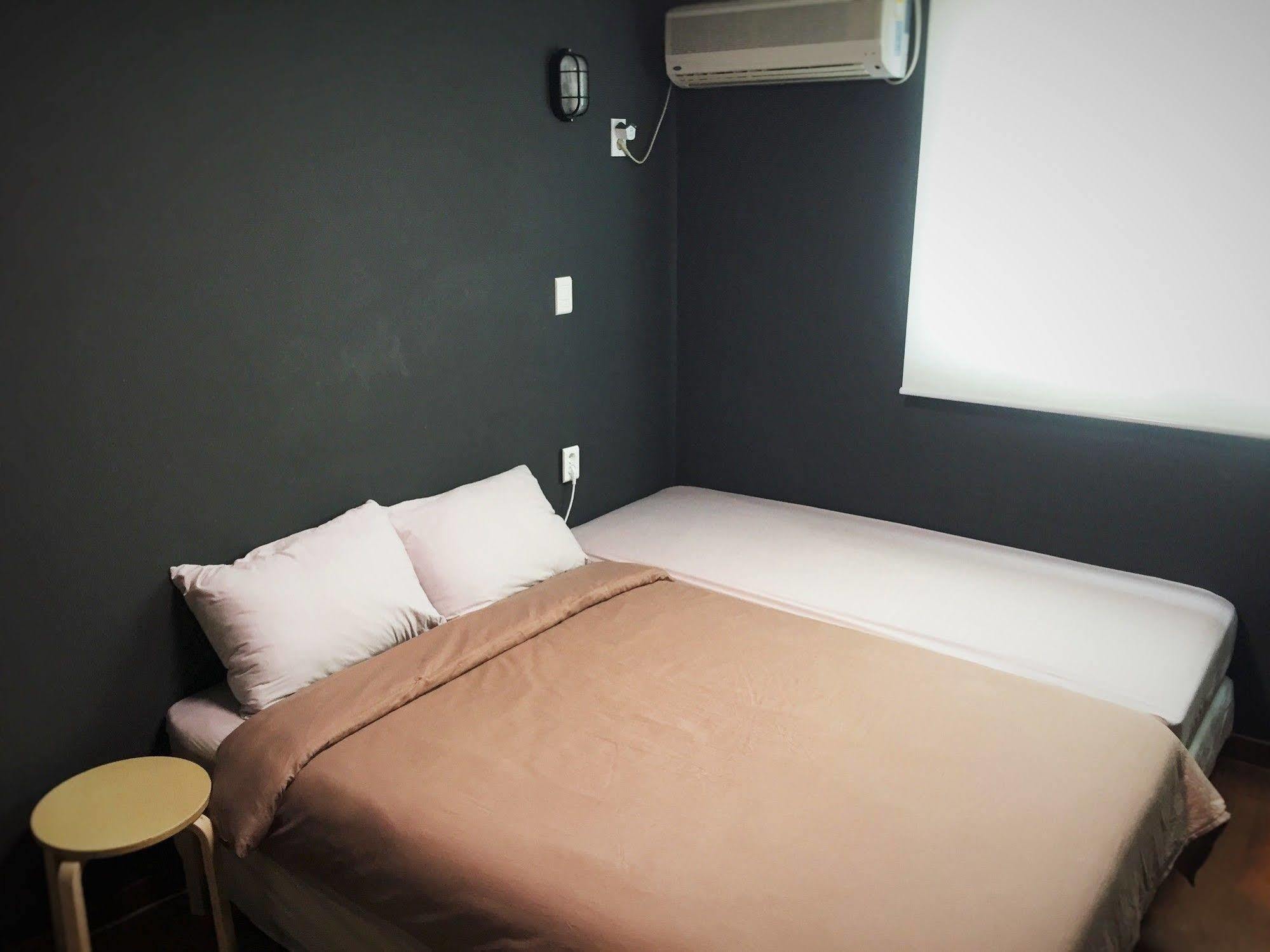 Maro Hotel Чеджу Екстериор снимка